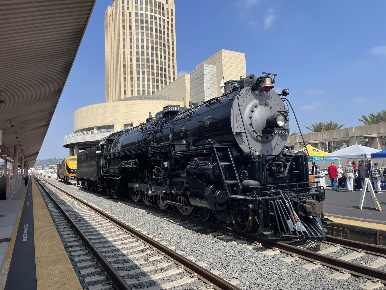 Santa Fe No. 3751 on display, front three-quarter view