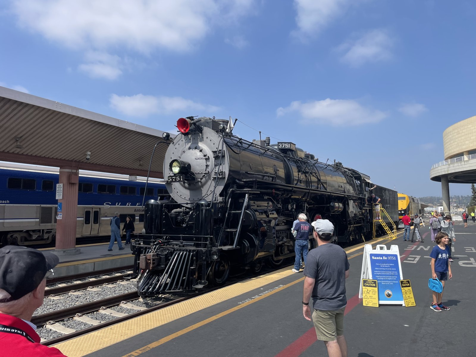 Santa Fe No. 3751 alongside a station platform