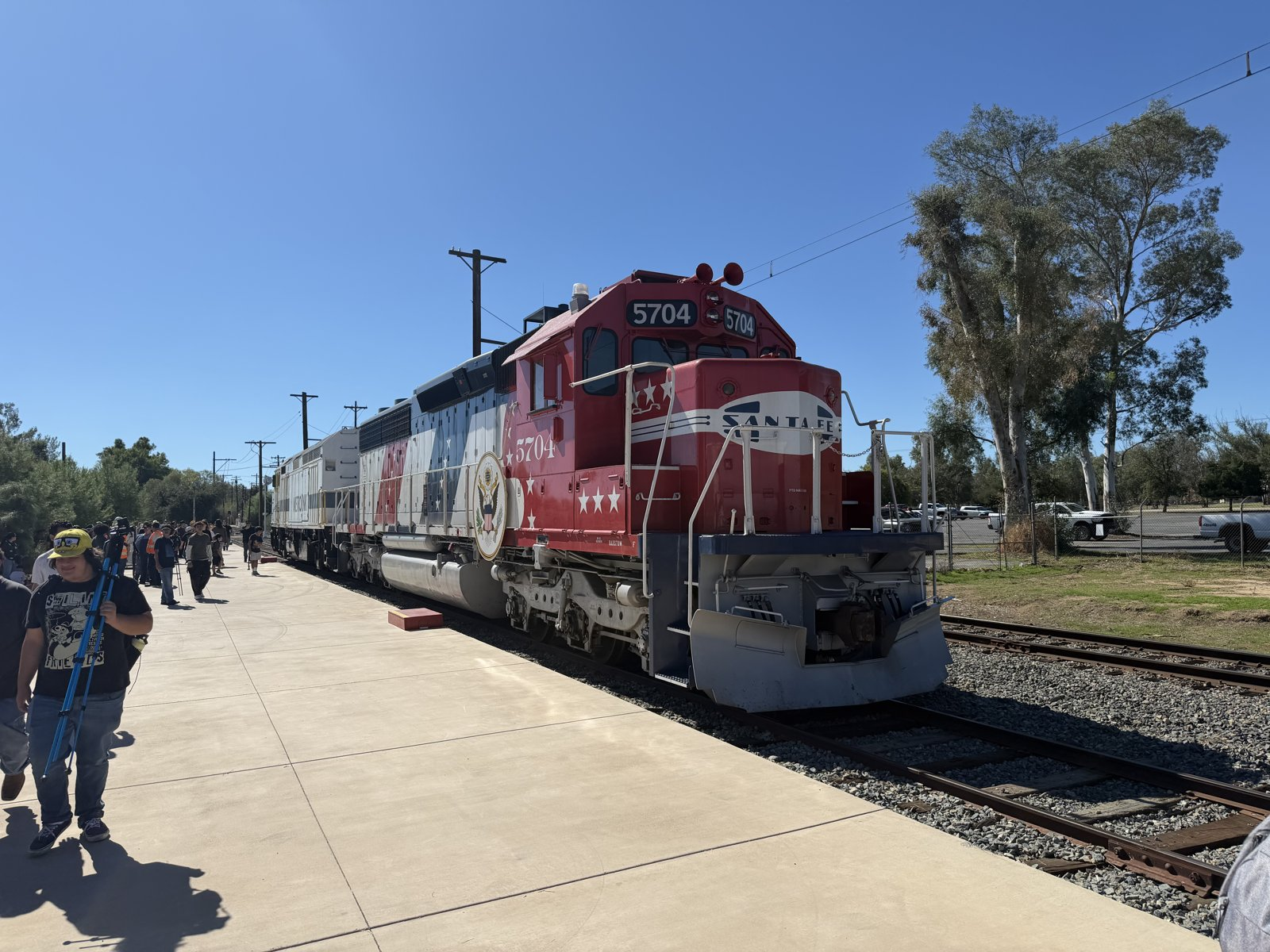 Santa Fe No. 5704, front three-quarter view